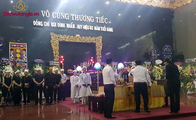 ban-to-chuc-nha-tang-le-benh-vien-175-chia-buon-voi-gia-quyen