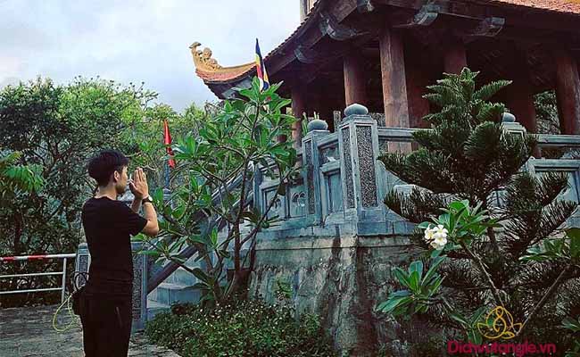 Tâm linh 2021: Cách vái lạy khi đi chùa sao cho đúng? 2 Cách khấn khi đi chùa