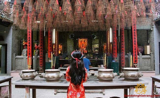 Tâm linh 2021: Cách vái lạy khi đi chùa sao cho đúng? 3 Cách vaí lạy khi đi chùa