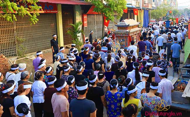 Những nghi thức đi viếng đám ma mà bạn phải biết? Giải đáp 2021 2 Những lưu ý khi đi viếng đám maNhững lưu ý khi đi viếng đám ma