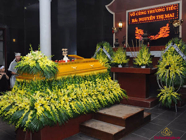 Vòng hoa viếng - ý nghĩa tâm linh trong các lễ viếng đám ma 2021 2 Vòng hoa tang lễ và những ý nghĩa lớn