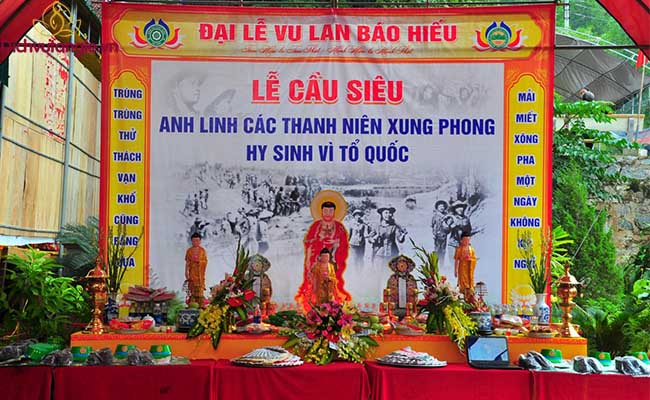 Buổi kinh cầu siêu được tổ chức trang trọng