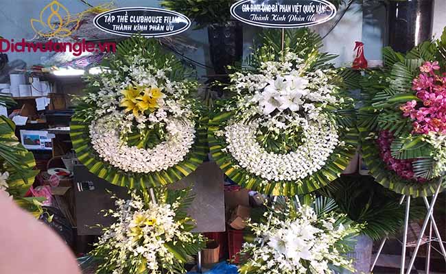 Khi đi viếng đám ma 2021 bạn nên mua gì hợp lý nhất? 2 Mẫu hoa đẹp đi viếng đám ma