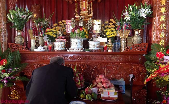 Mẫu bài vị thờ gia tiên là gì? 4 điều lưu ý khi lập bài vị 4 Người Việt Nam quan trọng việc thờ cúng