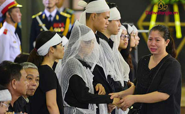 Quy định thắt khăn tang 2021? Những ý nghĩa của khăn tang? 2 Quy định thắt khăn tang của mỗi người trong gia đình khác nhau