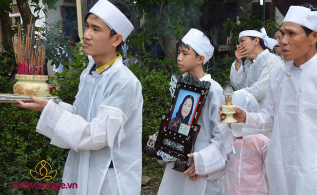 Quy định thắt khăn tang 2021? Những ý nghĩa của khăn tang? 3 Quy định thắt khăn tang trong gia đình